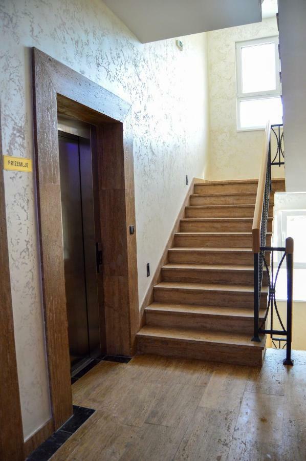 Apartman Bozur ซลาตีบอร์ ภายนอก รูปภาพ