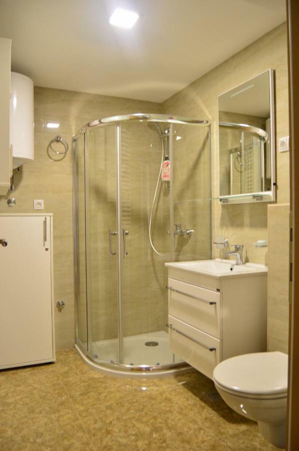 Apartman Bozur ซลาตีบอร์ ภายนอก รูปภาพ